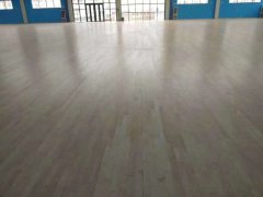 體育館木地板臟了，知道幾個(gè)小妙輕松應(yīng)對
